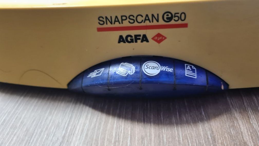 Scanner Agfa , scanează inclusiv clișeu de aparat foto