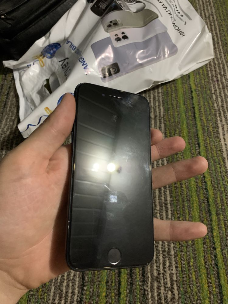 iphone SE 3.    .