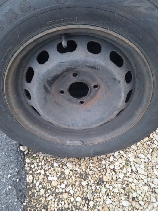 Джанти за Citroen и Peugeot 6x15 без гуми се продават.