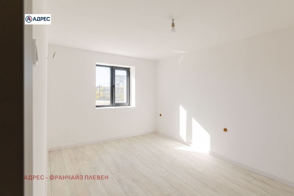 Къща в Плевен, област-с.Пелишат площ 150 цена 115000