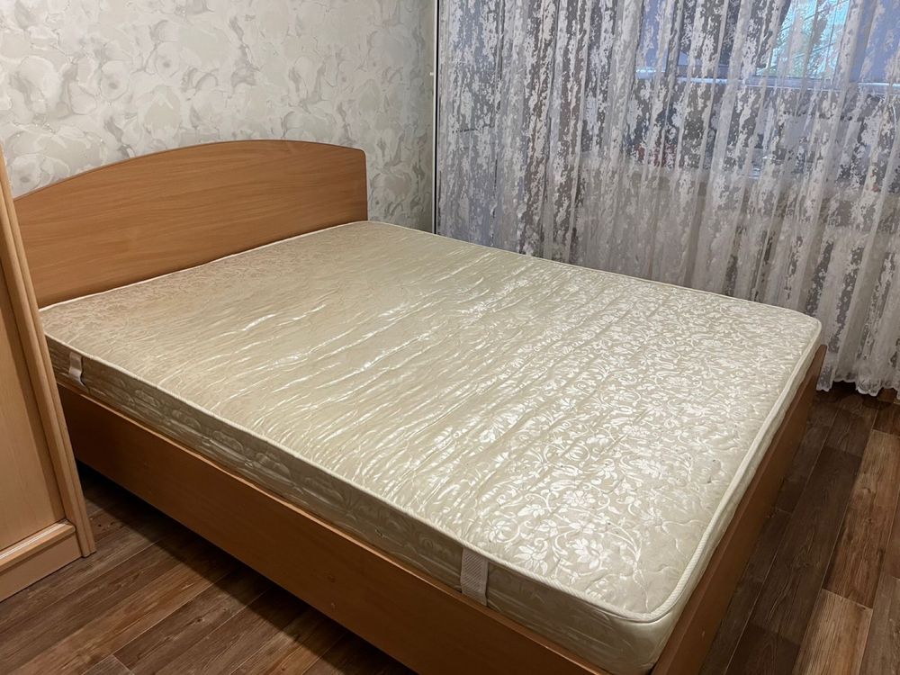Продам Кровать с матрасом