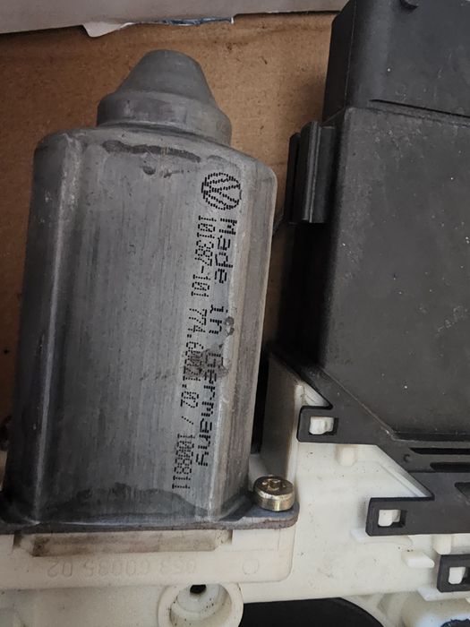 Моторче стъкло предно ляво и стъклоподемен механизъм Golf 4 Bora