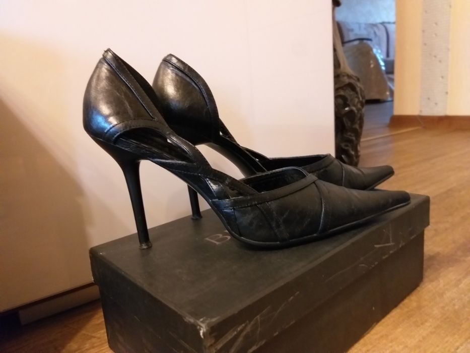 Туфли женские черные модельные на шпильке, размер 40