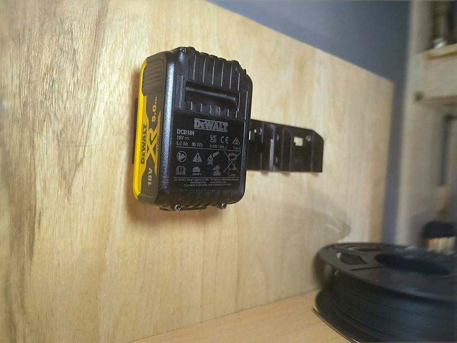 Стойка за батерия DeWALT/ Държач за батерия с с три гнезда