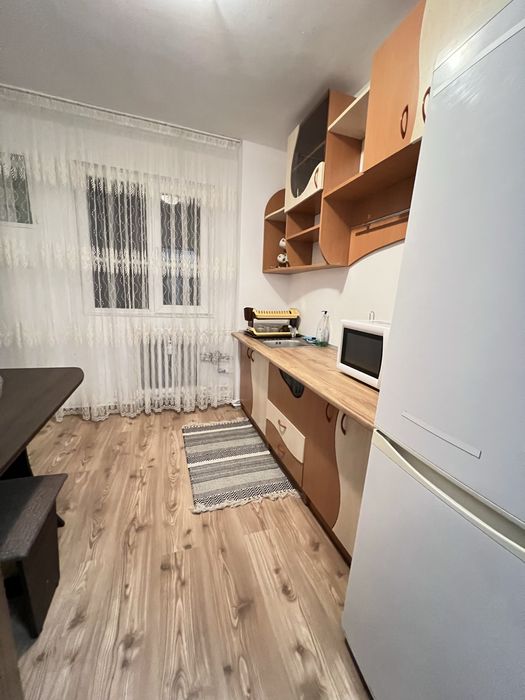 Închiriez Apartament