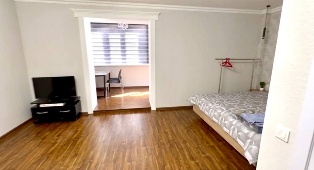 Сдаётся 1 комнатная студия квартира 8-МАРТ