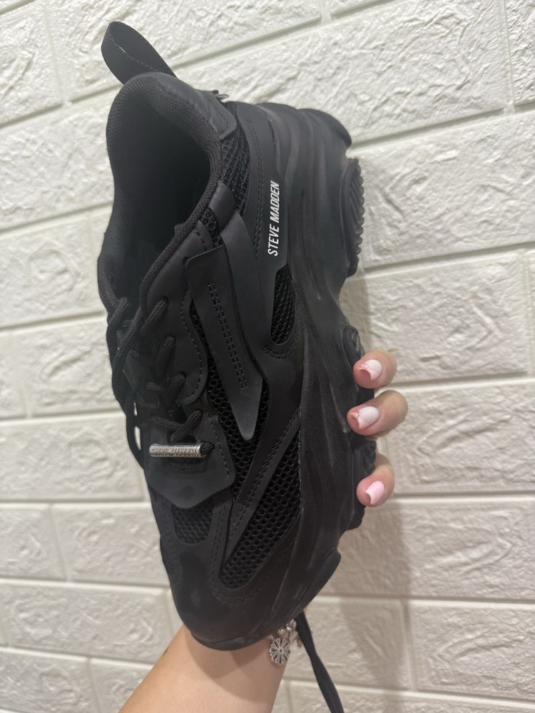 Черни маратонки Steve Madden