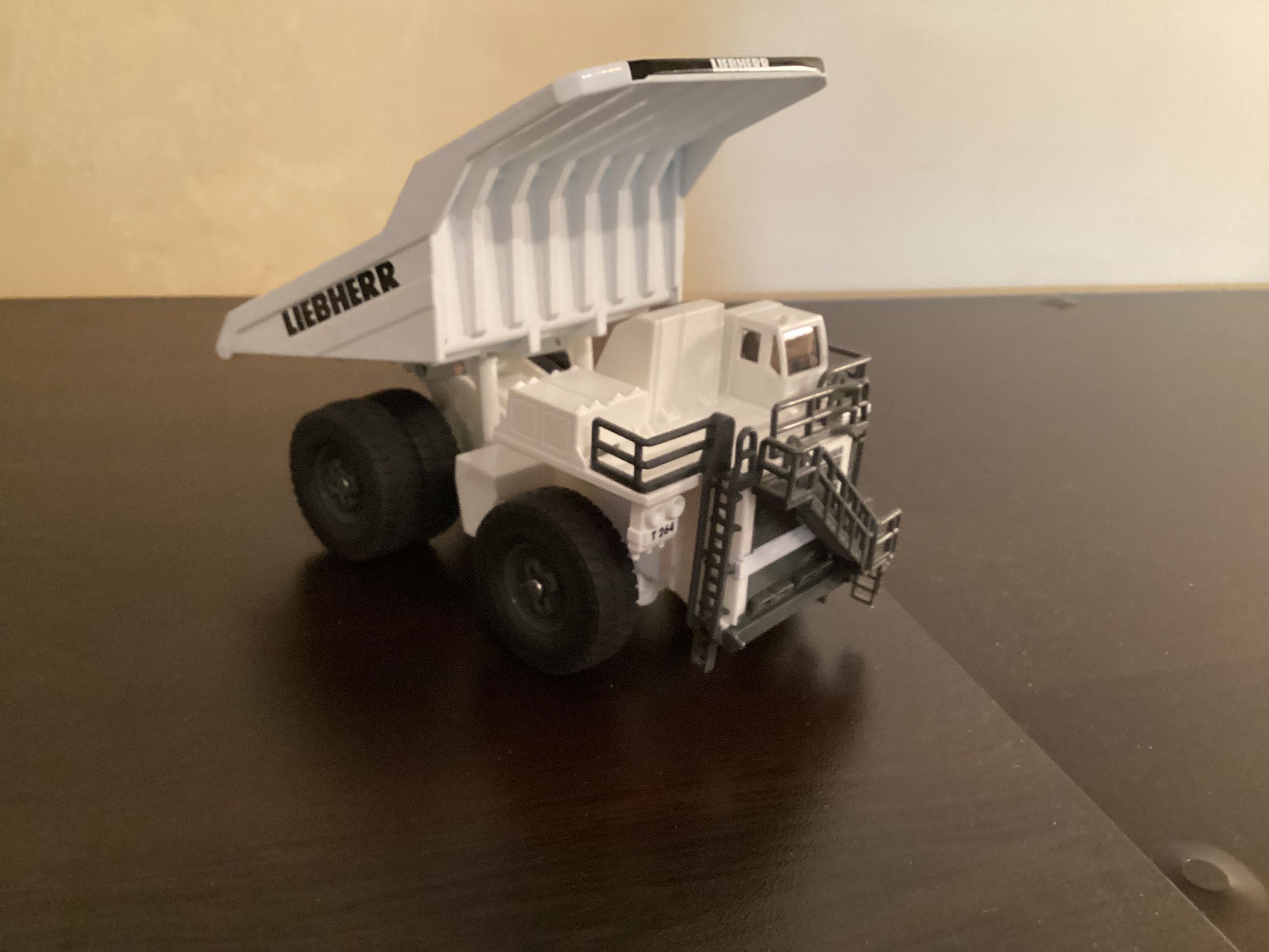 Самосвал  Liebherr оригинални играчки