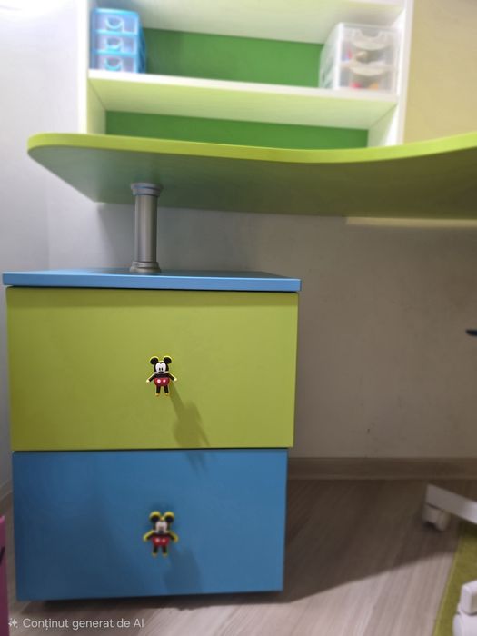 Birou pentru copii cu raft, dulap și scaun incluse