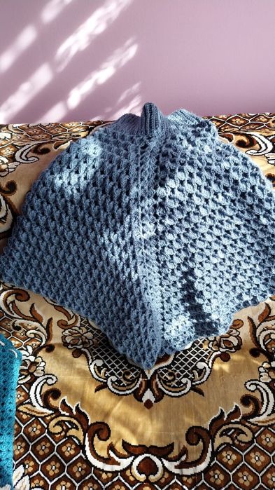 Poncho tricotat manual