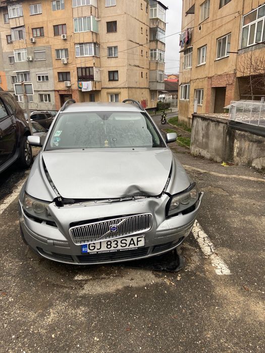 Volvo V50 – Ideală după mici reparații estetice – funcționează perfect