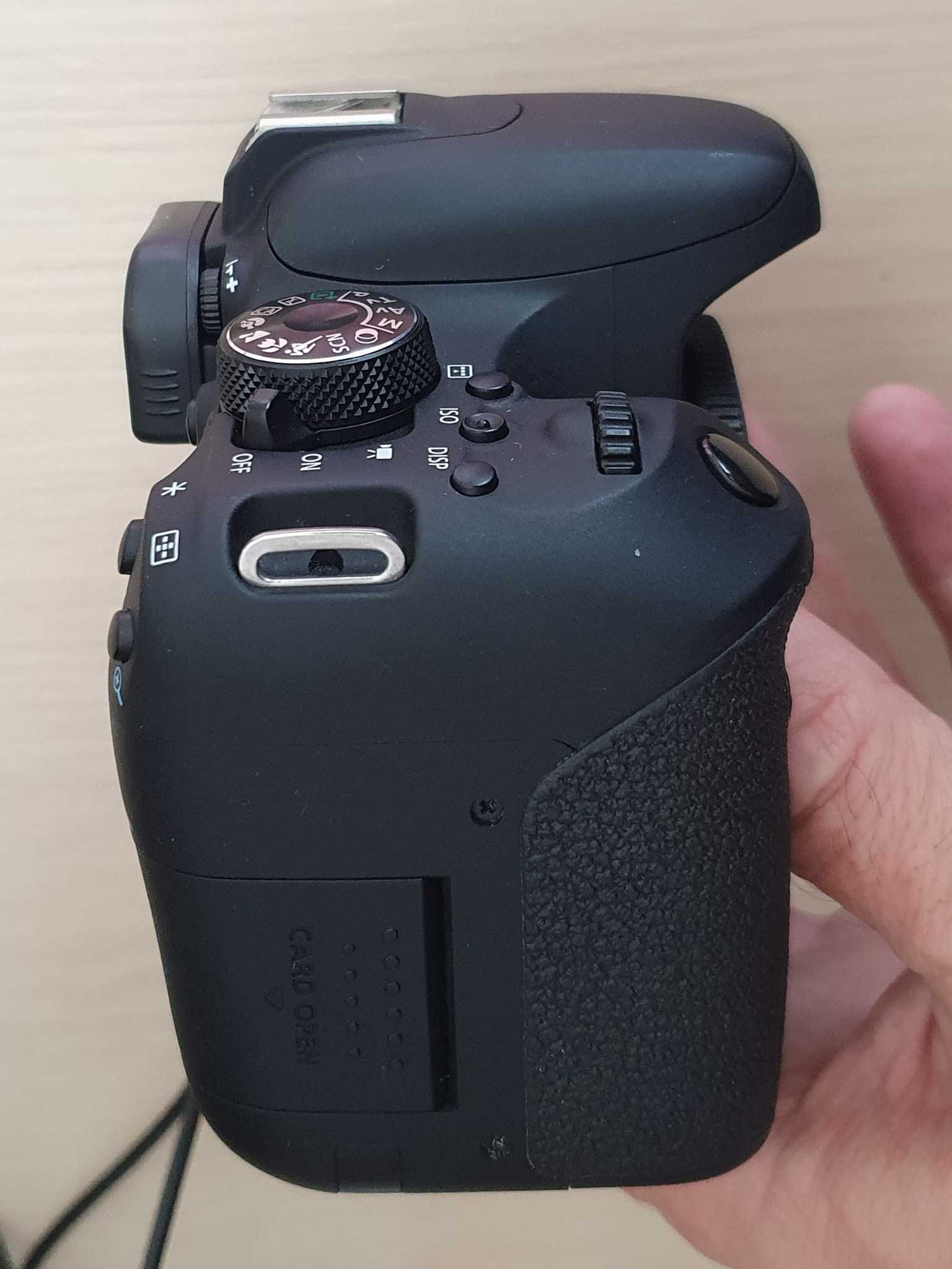 Vand Canon 800D kit cu obiectiv 18-135mm la cutie, impecabil