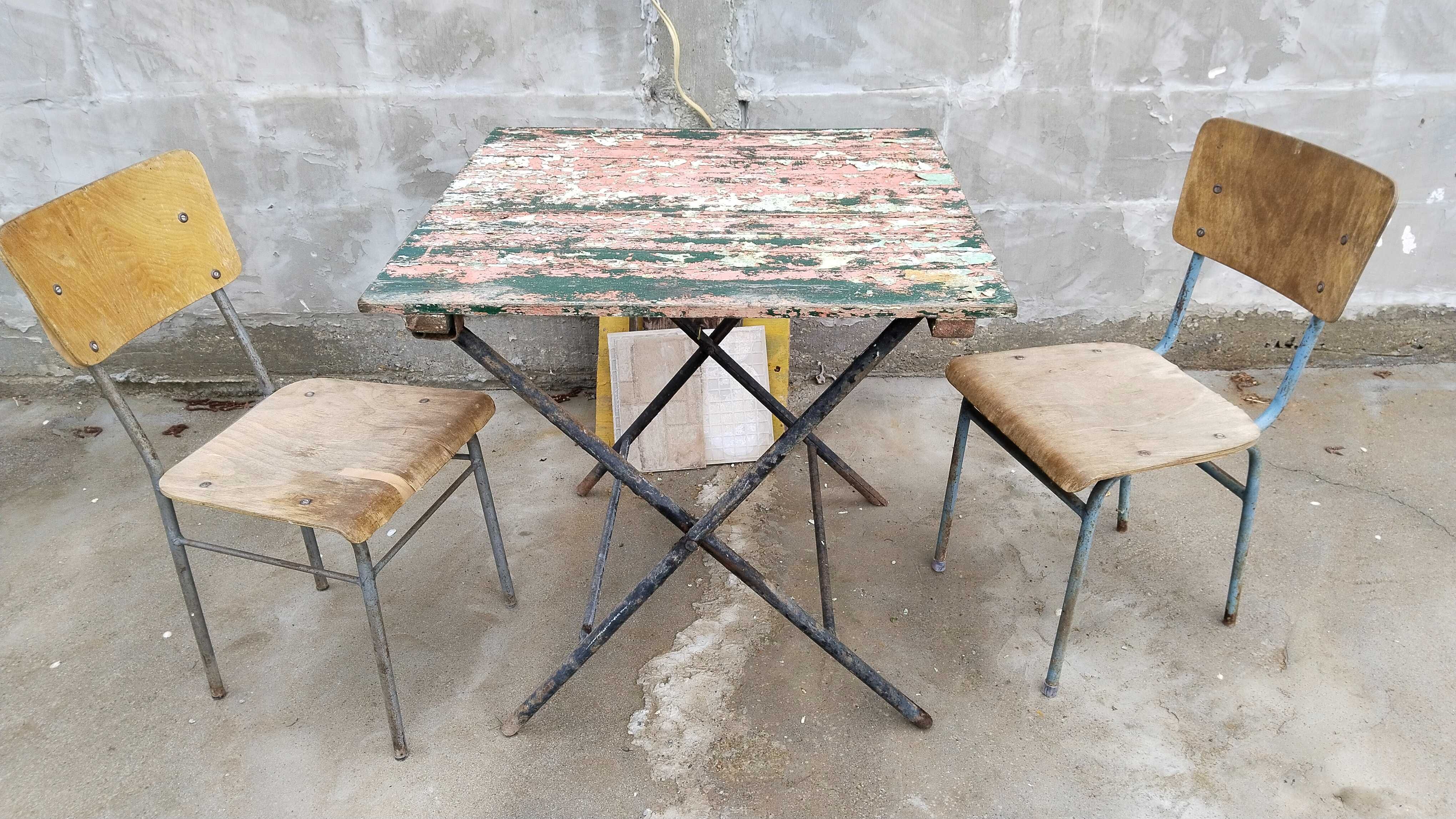 сгъваема дървена маса и столове
