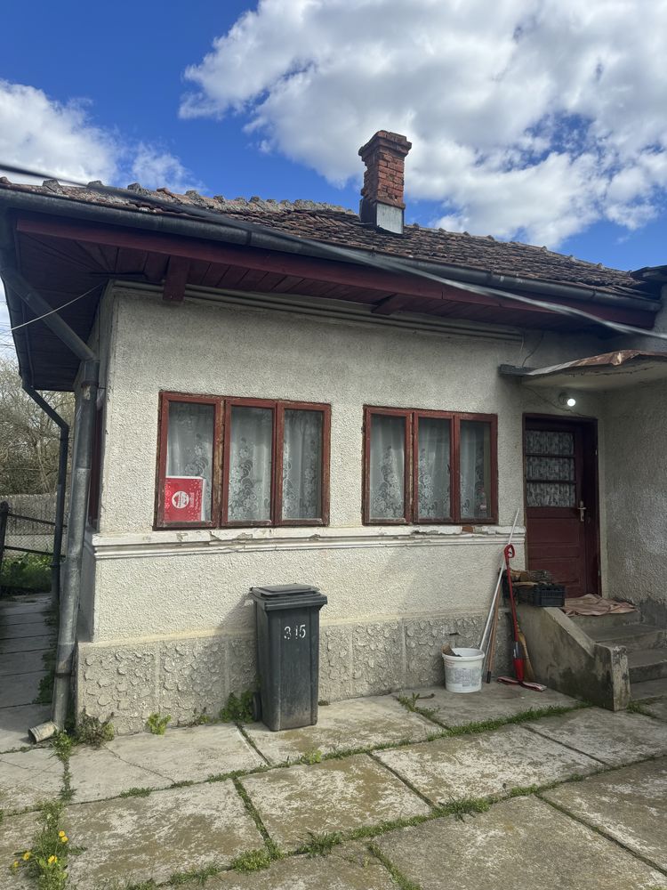 Vand casa in Strehaia 2500 de mp teren intravilan