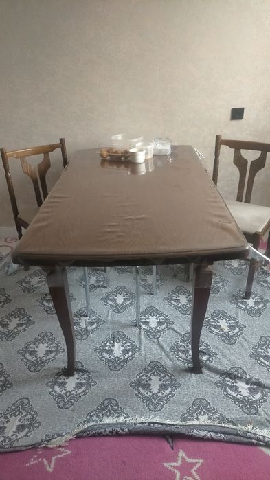 Прадается стол и две стулчикамии