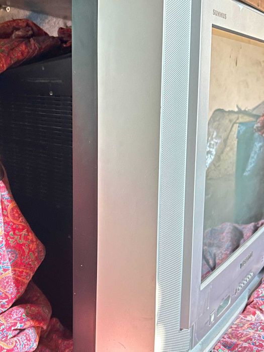 продаю  2 телевизора  LG