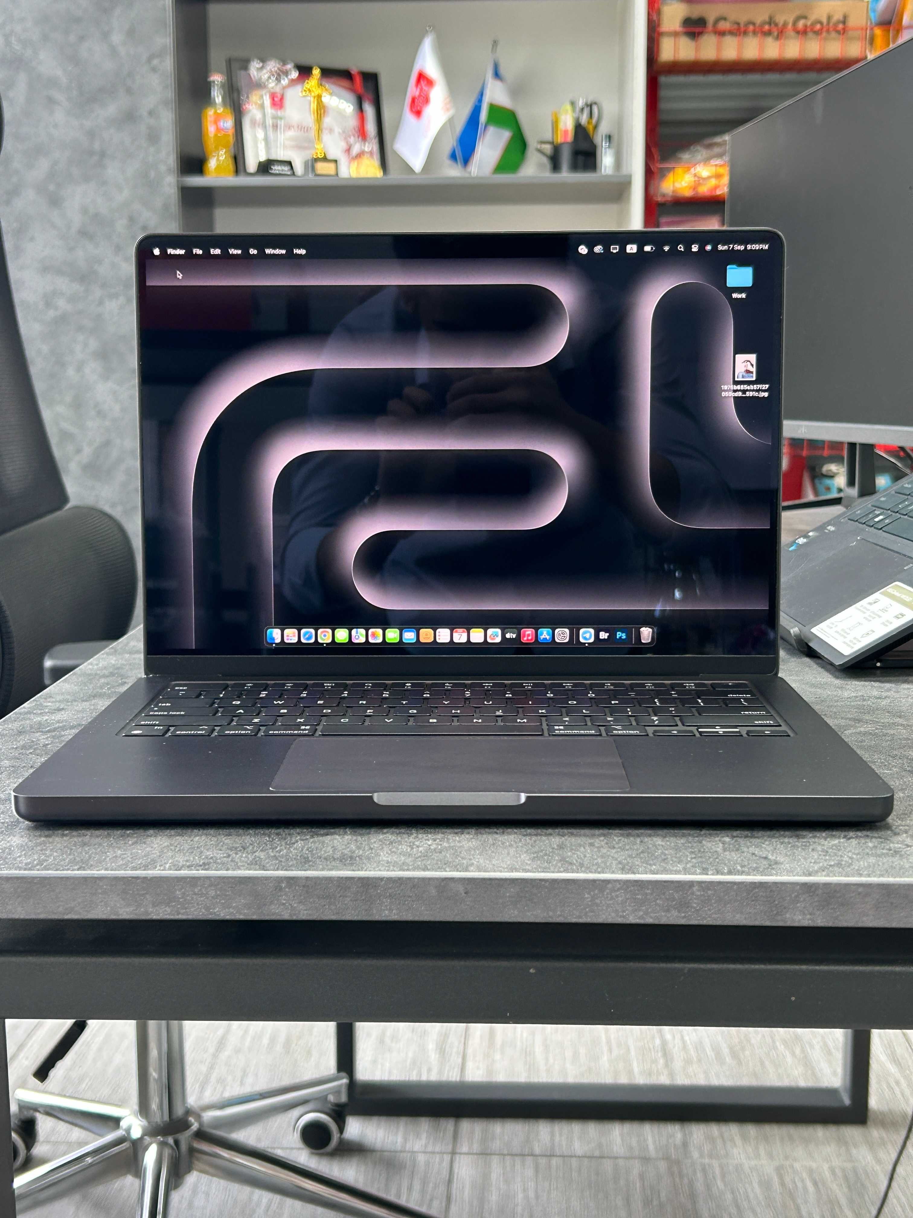 Macbook pro m4      макбук pro M4  makbuk sotiladi