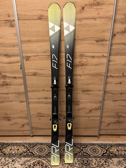 Schiuri Fischer F17 Progressor 167cm + legături RS10