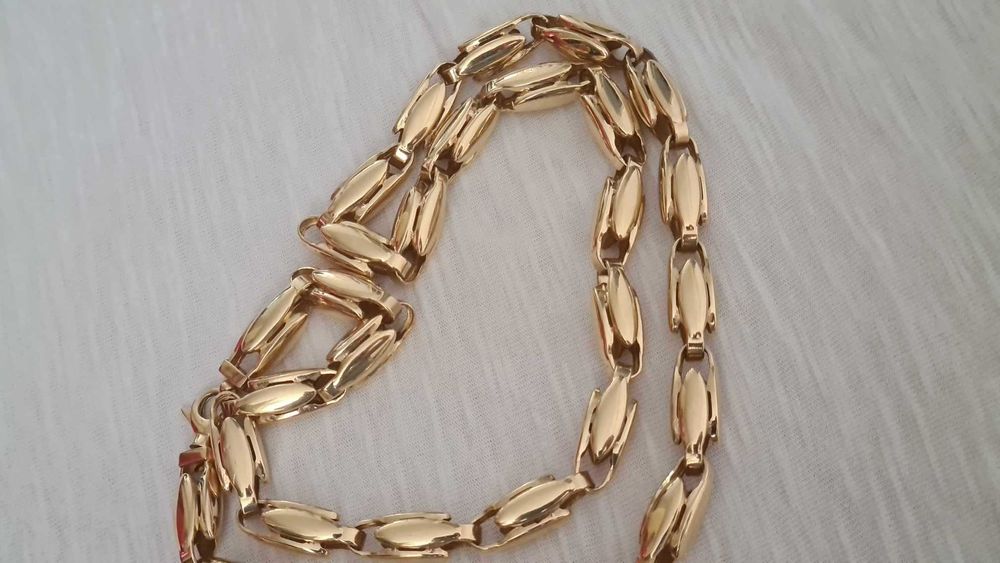 Schimb !!Lanți are 37,5 de gram mai multe detalu in privat
