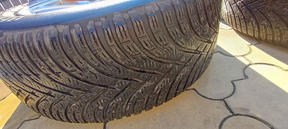 Roți complete de iarnă ptr BMW 5x120 în stare foarte bună pe 16