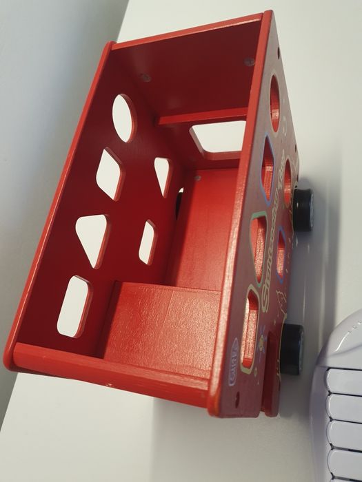 Autobuz sortator din lemn