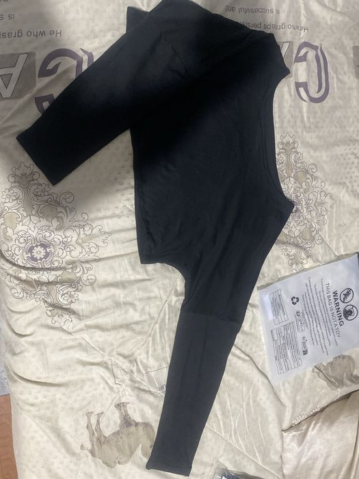 Кофта на одно плечо. Отличного качества