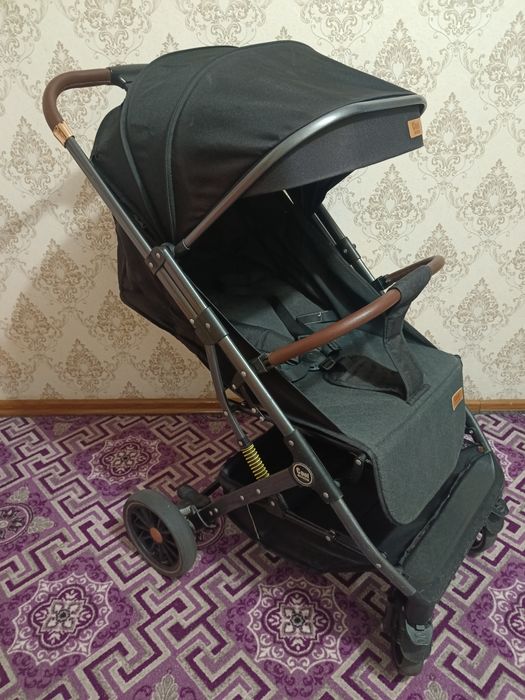 Каляска пачти новые, ребёнок уже большим стал  поэтому продаю. Приходи