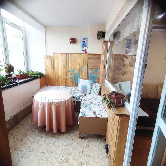 Тристаен, Шумен, Център