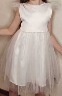 Нарядное платье белого цвета для девочки