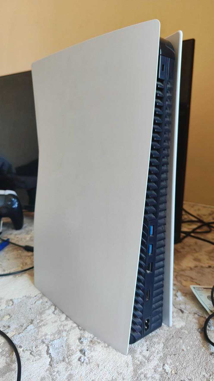 PlayStation 5 CD tinniq holatda 2ta disk doc stantsiya qushib beriladi