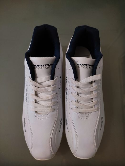 Нови мъжки обувки