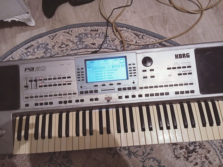 Синтезатор Корг п50