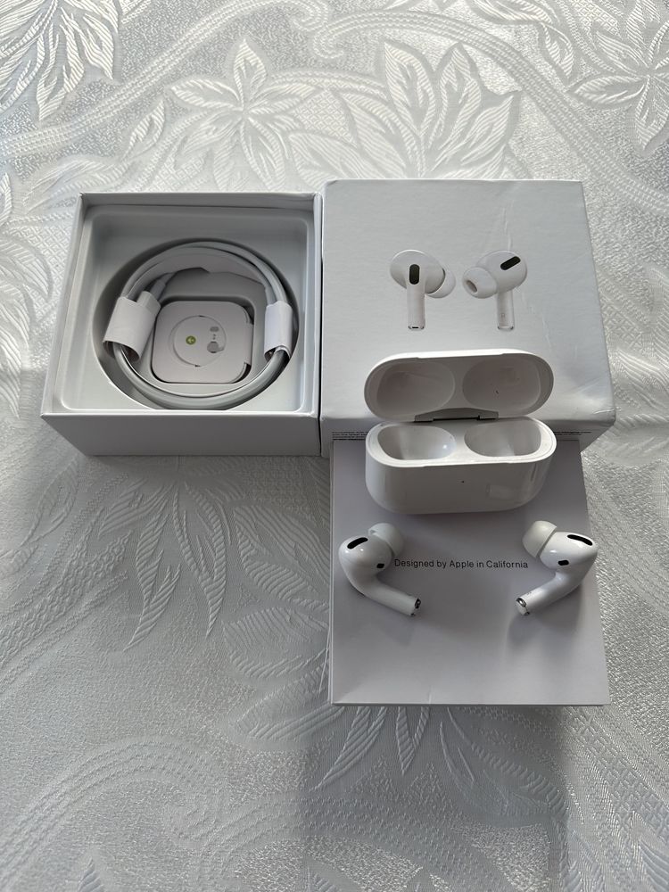 Apple AirPods Pro 2 MagSafe case
