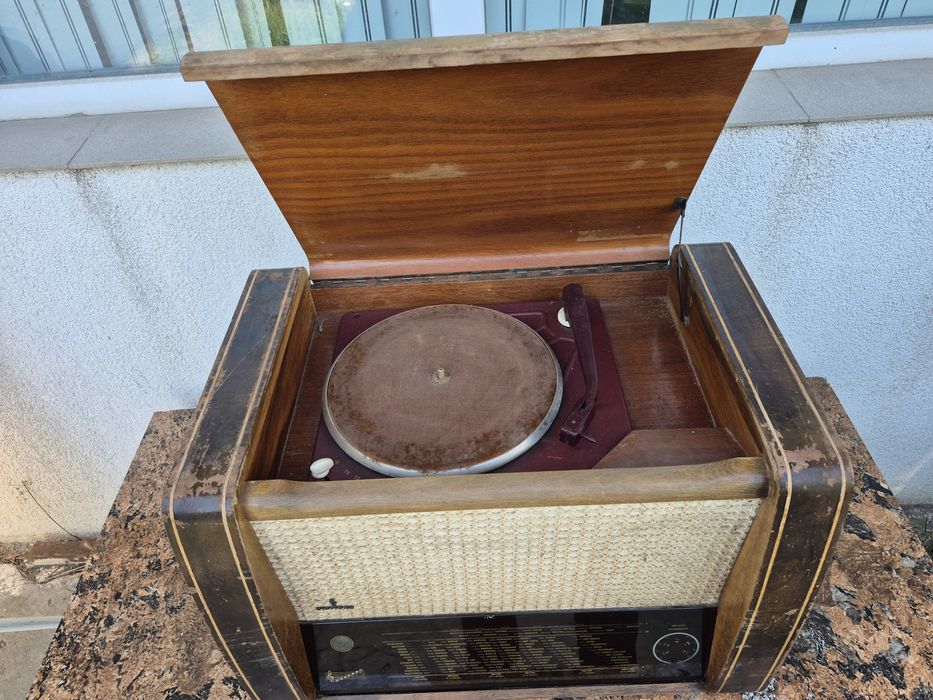 Vând Lot 22 radio lampi carcasa lemn & ebonita diferite marci renumite