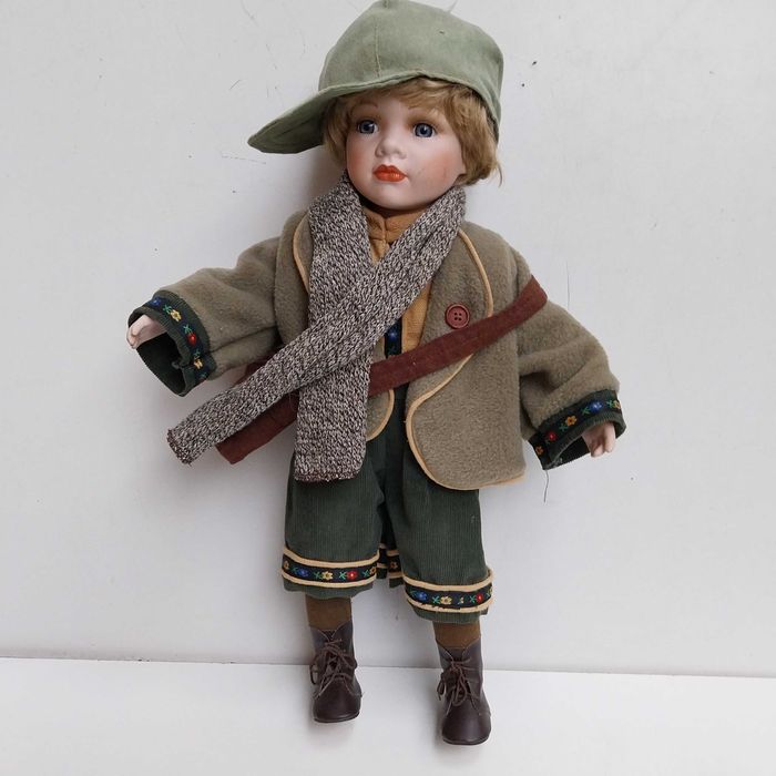 НАЙ ДОБРАТА ОФЕРТА Немска Порцеланова кукла