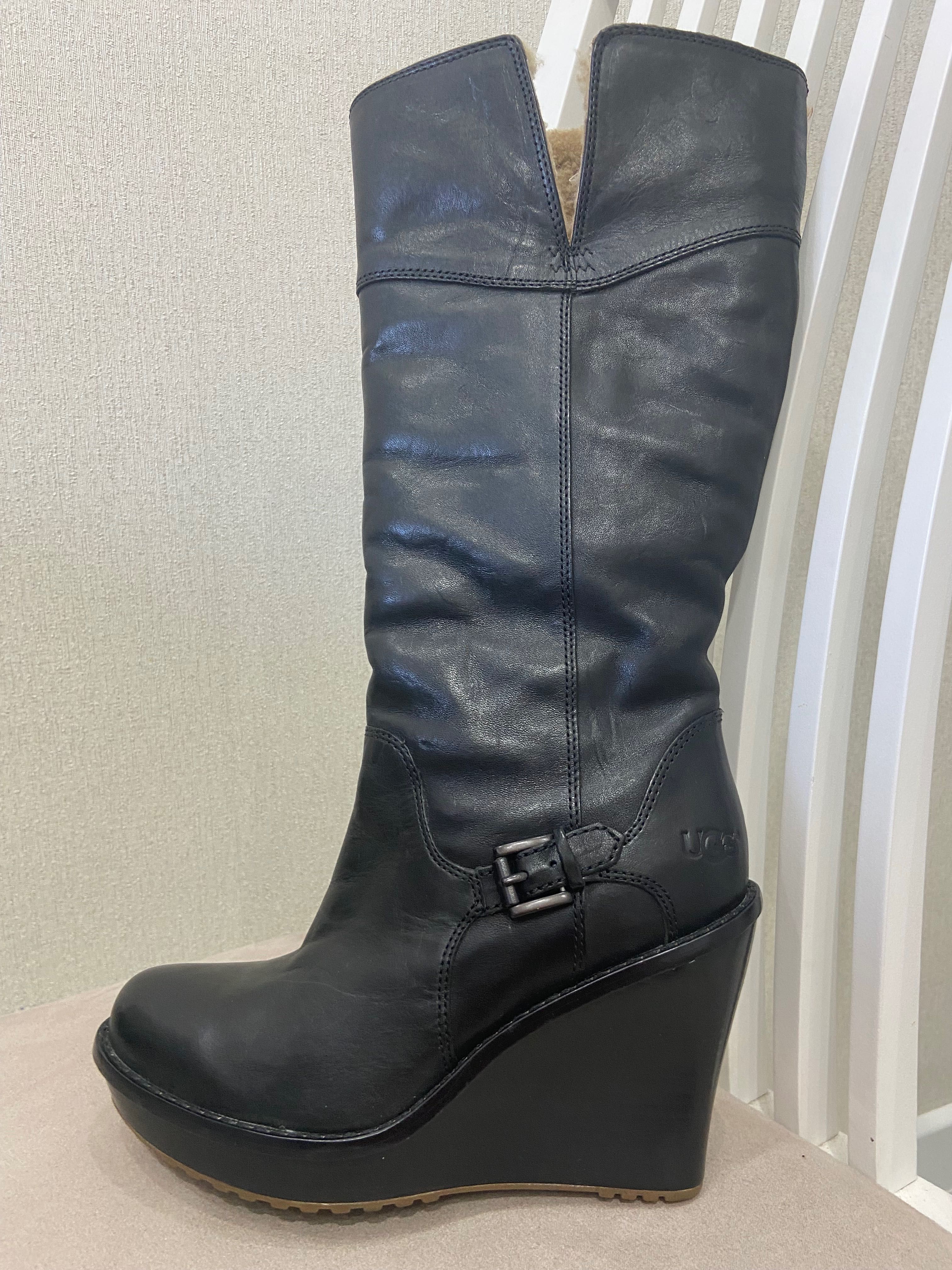 Продам зимние сапоги Ugg