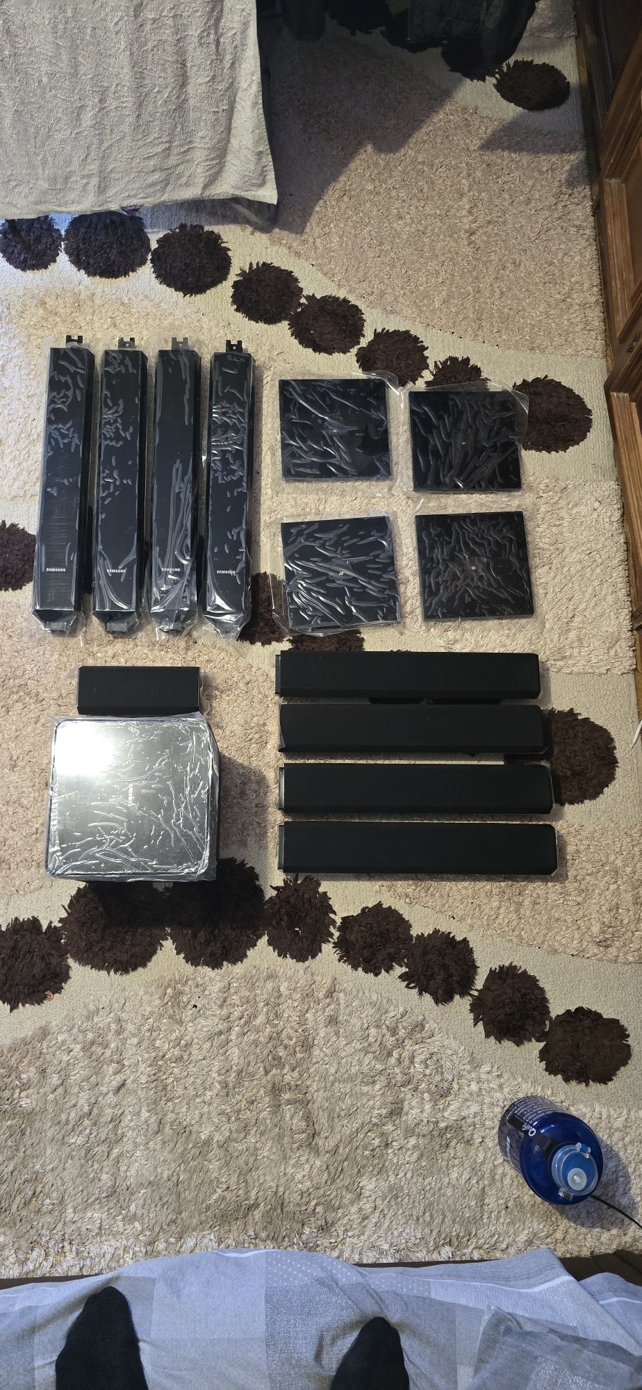 Vând set boxe surround de la Samsung nou nouțe cu stand.
