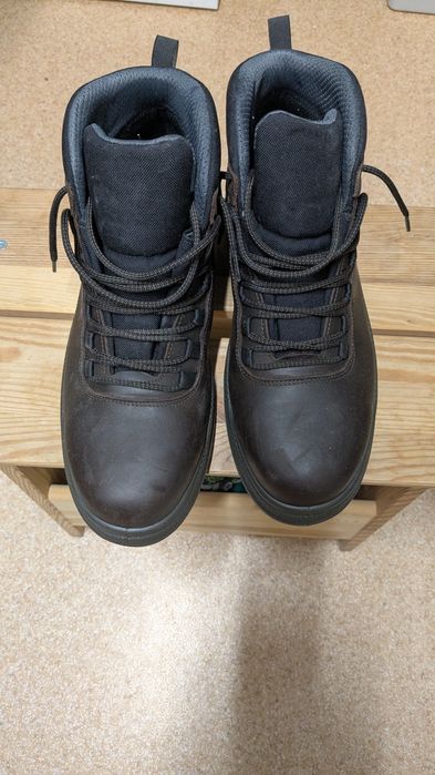 Bocanci noi maro mărime 44 impecabili.