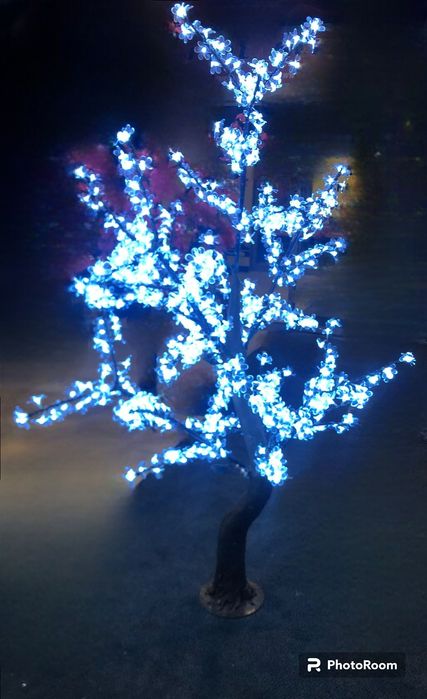 Светещо черешово дърво с LED лампи за външна употреба