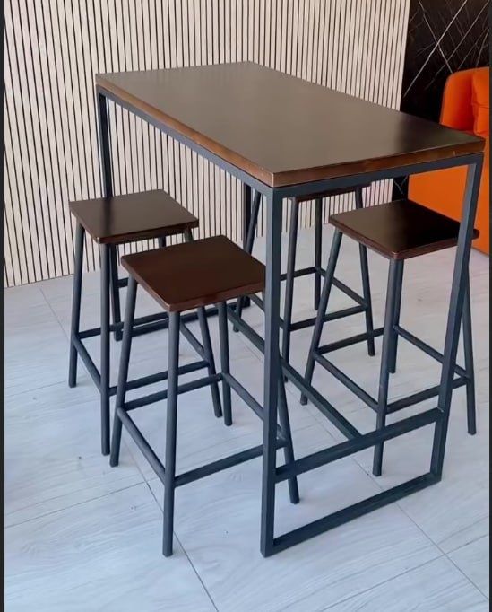 Oshxonangiz uchun loft uslubidagi barniy stol va stul toplami