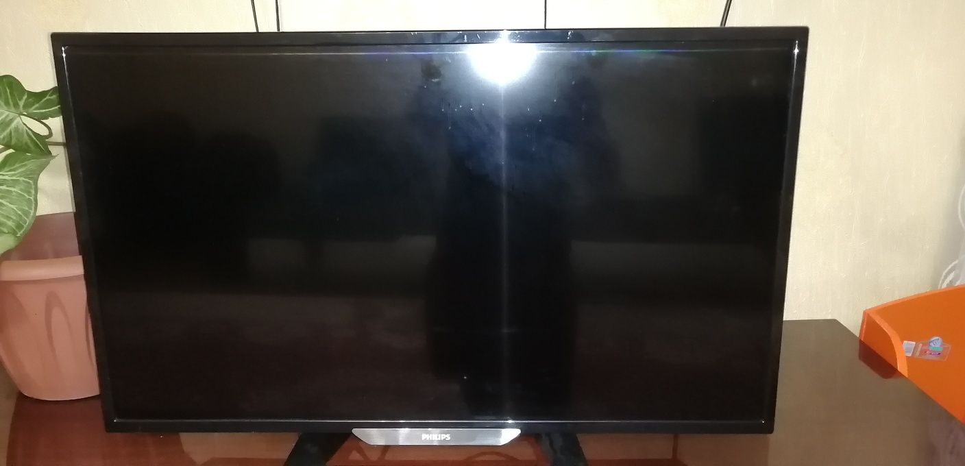 Продам ЖК Телевизор Philips model 32pht4100/60