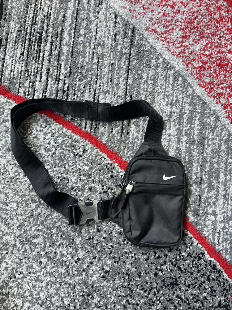 Nike чанта sportswear essentials hip pack