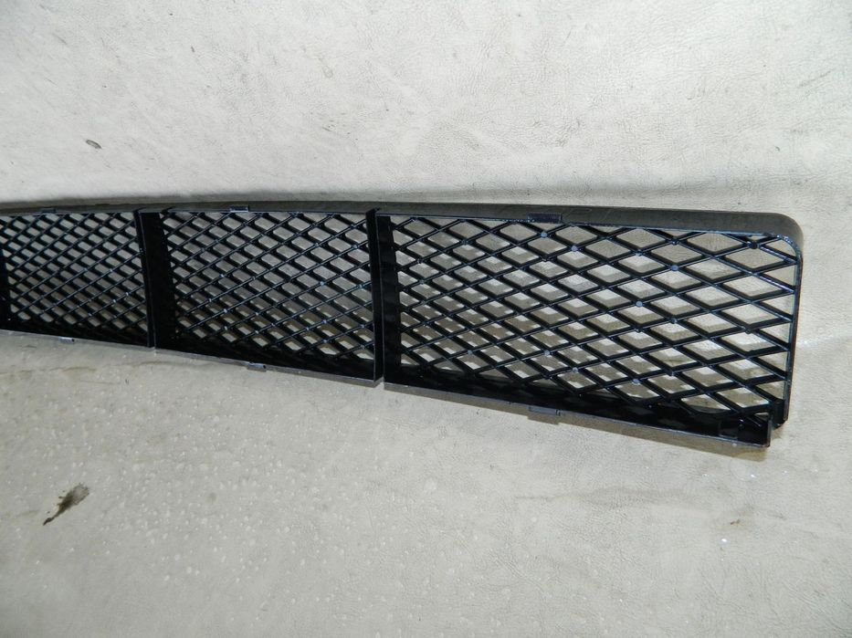 Grila intre proiectoare, Ford Focus, 98-01, 98AB-A018A58DDW