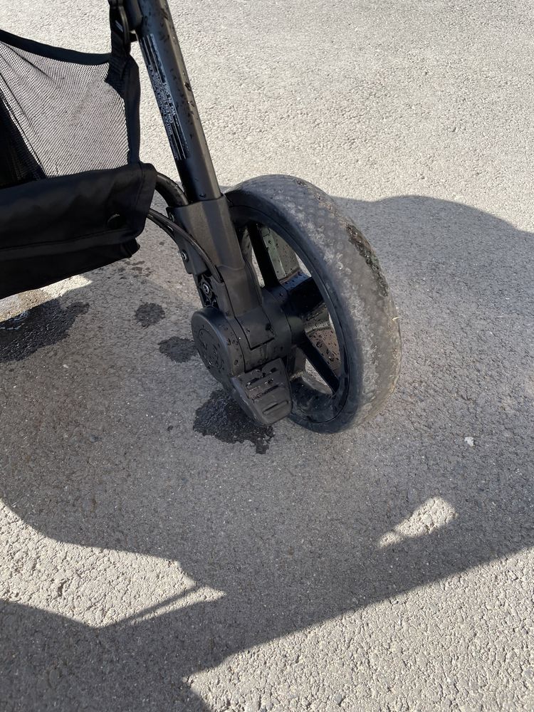 Продам новую детскую коляску Britax