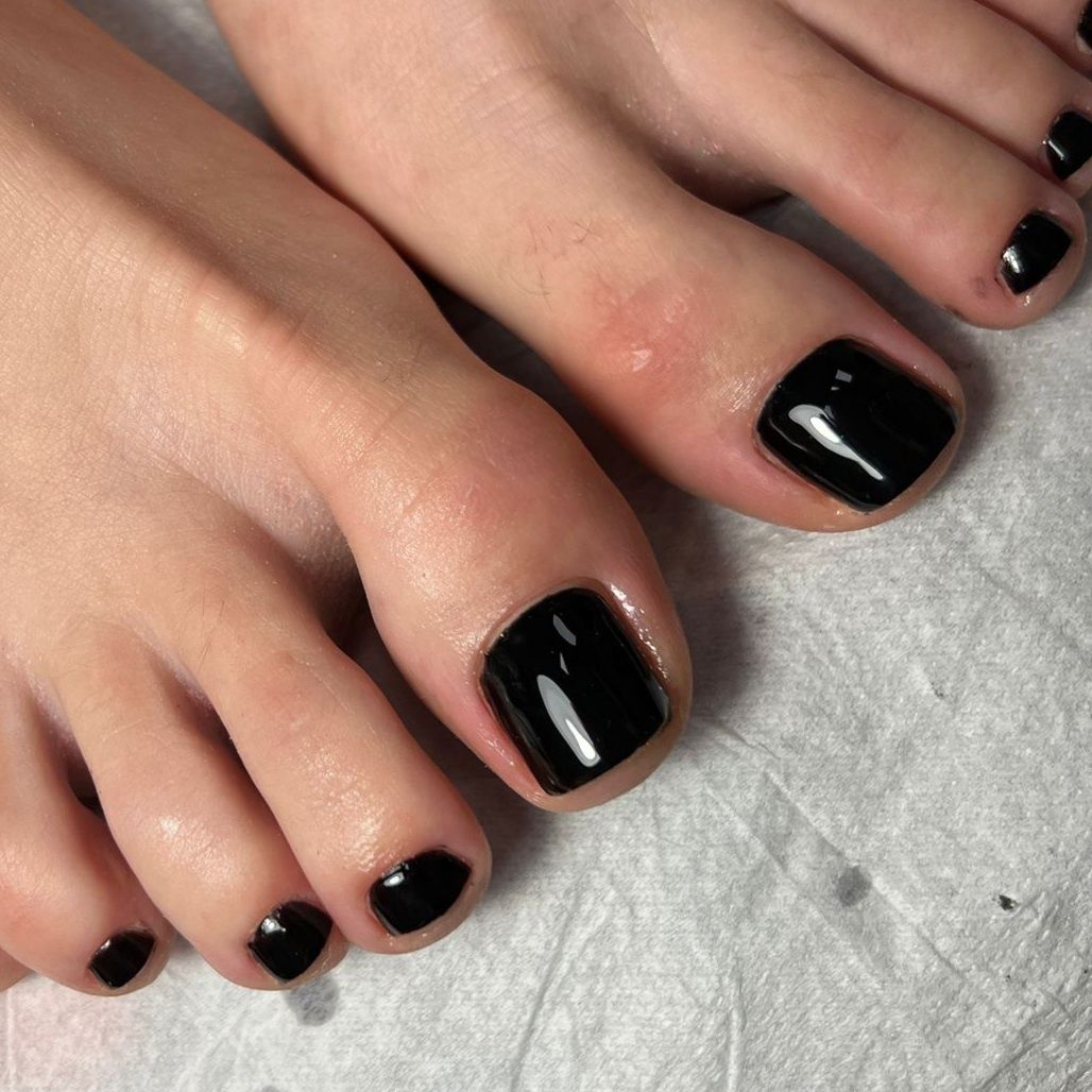 Unghii gel 110 lei - Pedi 90 lei