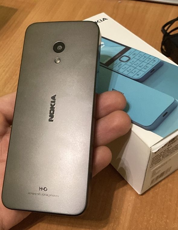 - НОВ - Nokia 235 4G, 2г гаранция