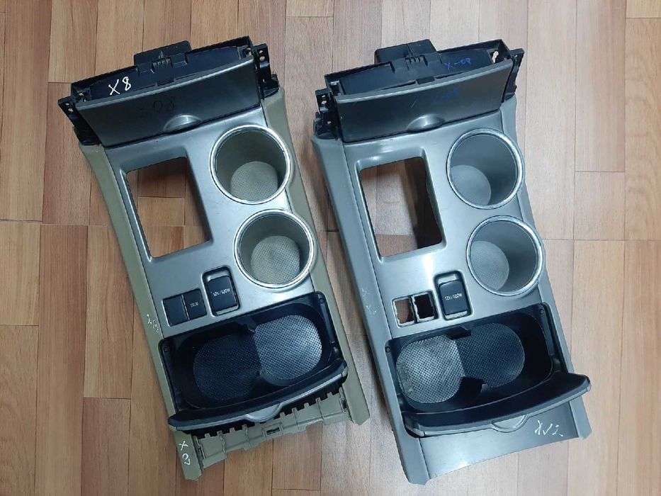 Продам Консоль бардачка между сидений Toyota Highlander с 2007 до 2013