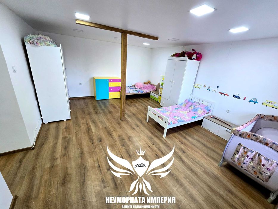 Продавам двуетажна къща 240РЗП с широк двор 1280кв. в с.Дълбок Извор