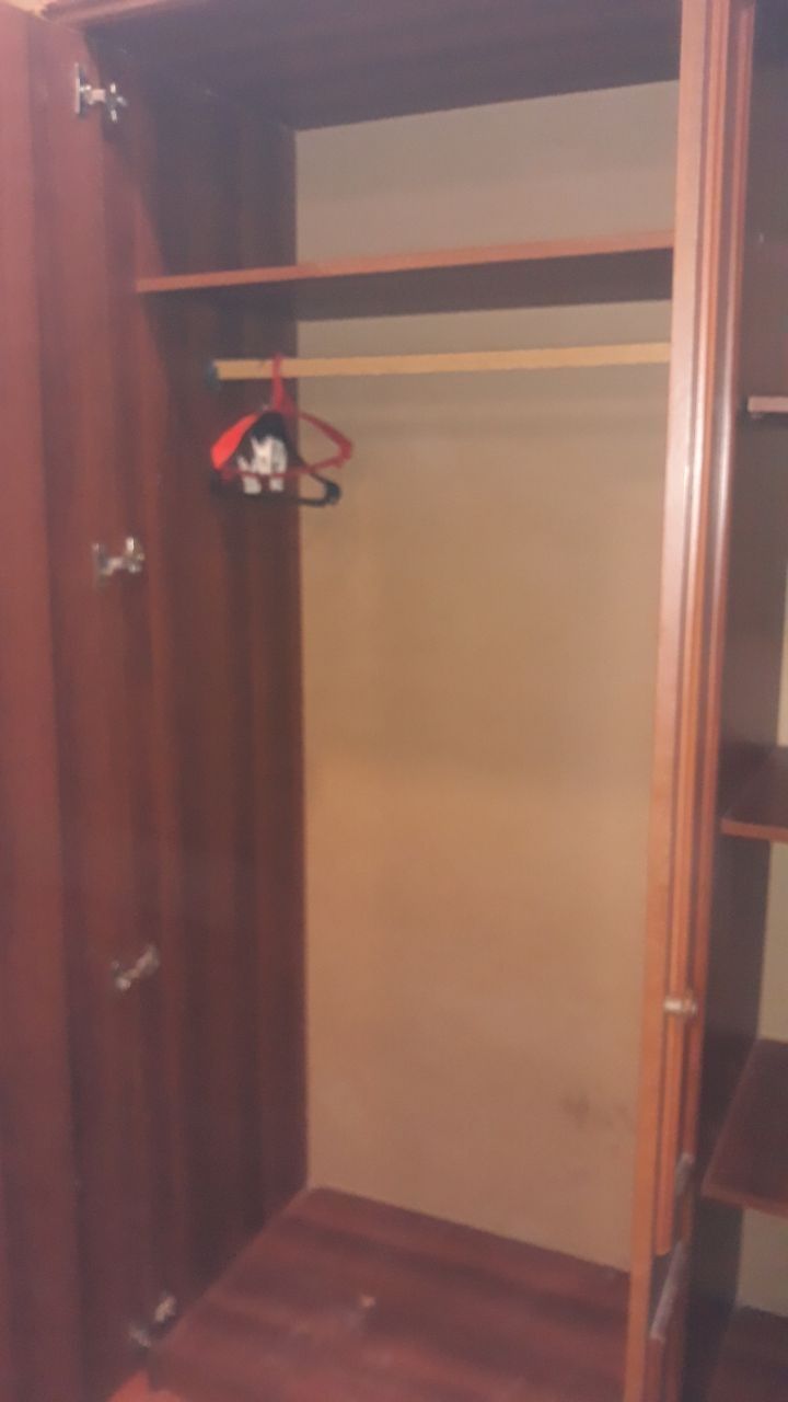 Shkaf va televizor