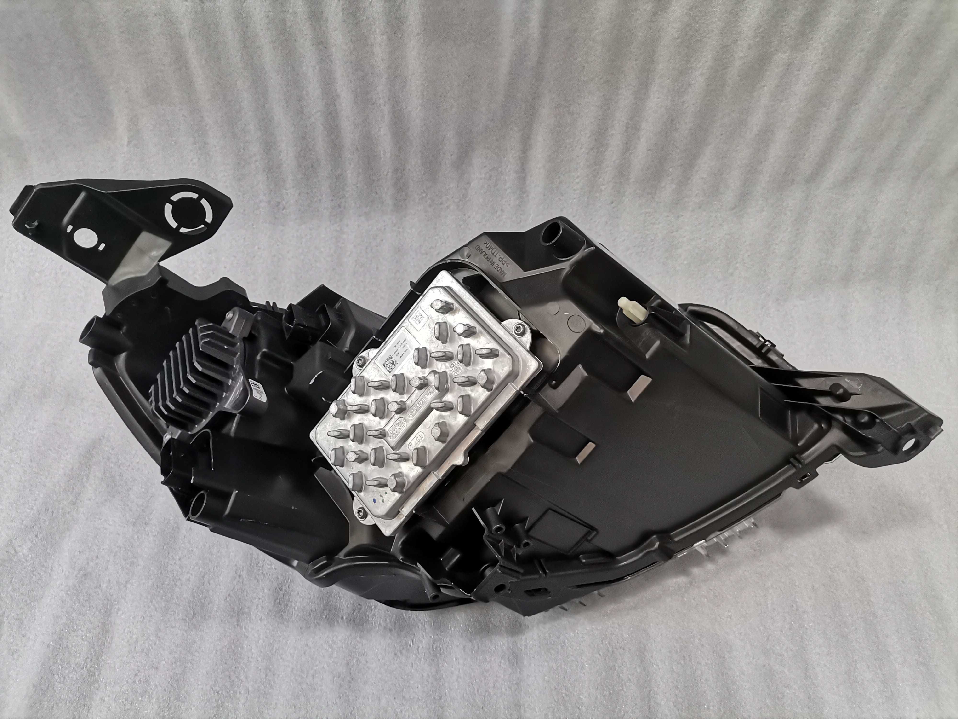 Нов Оригинал Ляв Фар Full LED Peugeot 208 2008